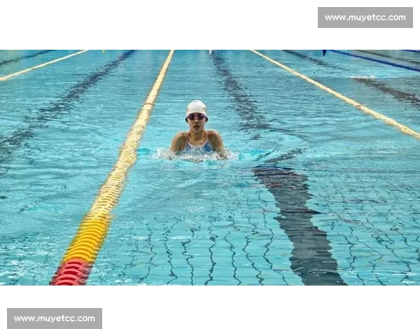 激烈比拼水中速度与技巧的全国游泳锦标赛精彩瞬现 - 副本